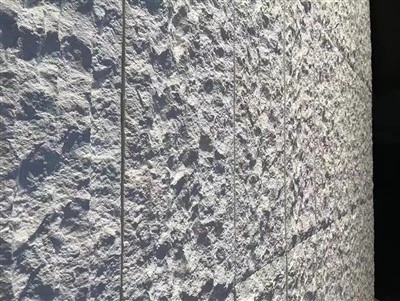 Madum tal-ħajt tal-ġebel tal-ġir abjad maqsum naturali